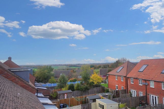 89 Widmer House Wellesbourne Crescent, High Wycombe photo 2