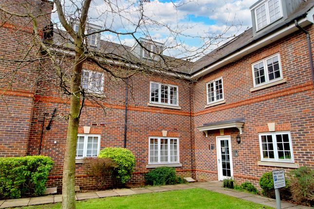 Thumbnail Flat for sale in Holywell Hill, St Albans