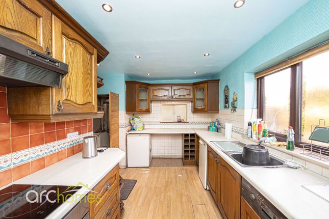 28 Firs Park Crescent, Wigan photo 3