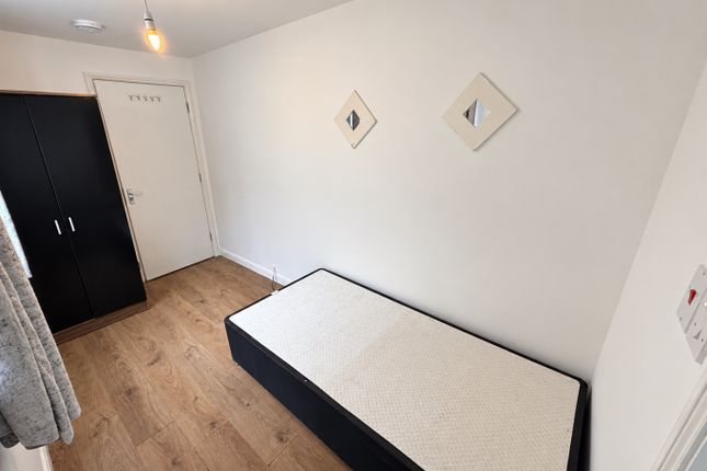 28, Winsdon Road, Luton photo 4