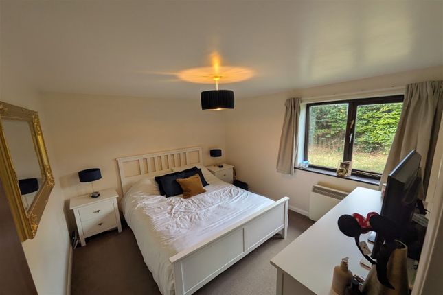 Poplars Close, Stone, Aylesbury photo 4