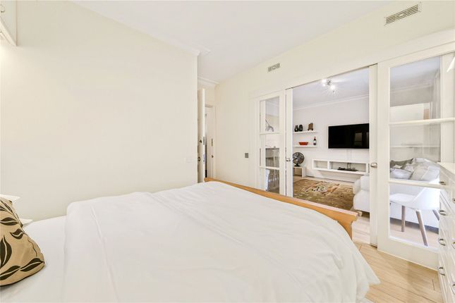Flat to rent in Juniper Court, St. Marys Place, London
