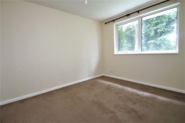 15, Wansford Green, Woking photo 4