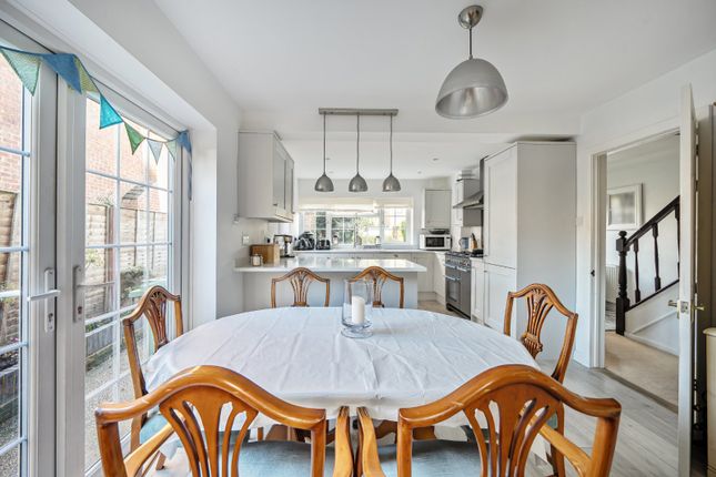 11, Woodside Avenue, High Wycombe photo 4