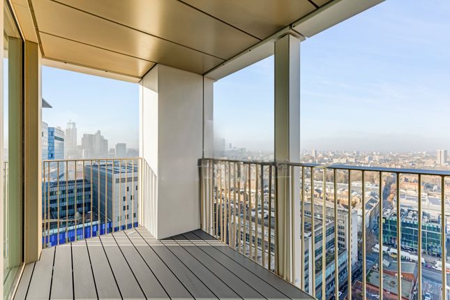 Flat 2001, Bouchon Point, London photo 3