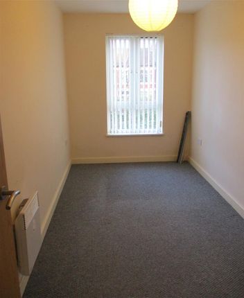 Mayfair Court, Prenton photo 4