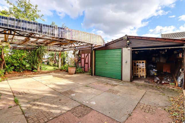177, Rayleigh Road, Benfleet photo 2