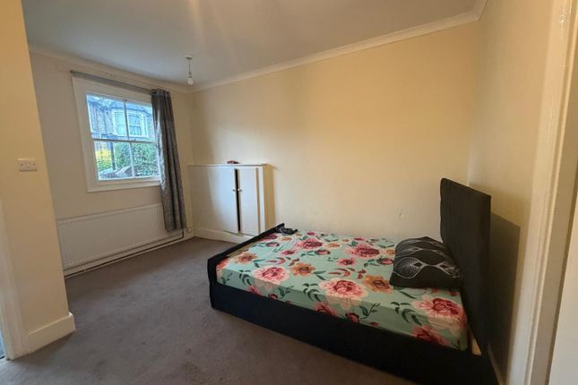 201 Newport Road, London photo 3