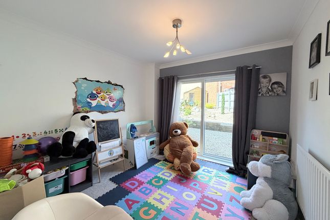 55 Fleming Walk, Pontypridd photo 2