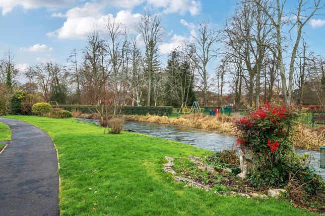 37, Riverside Gardens, Romsey photo 2