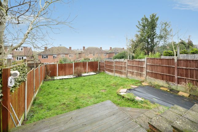 27, Warden Avenue, Romford photo 2