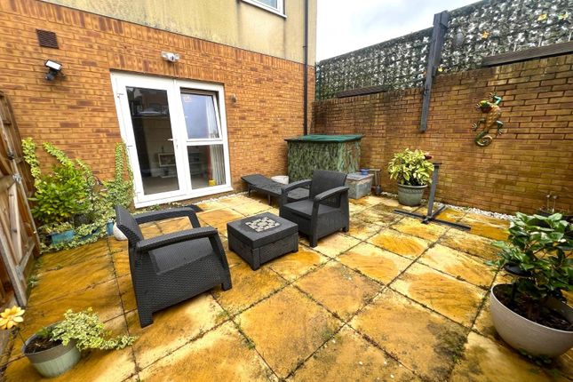 1 Theo House,, Bastins Close, Southampton photo 4