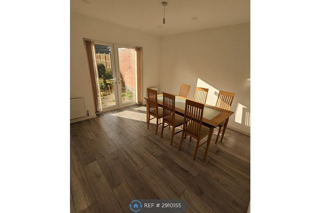Home Farm Crescent, Whitnash, Leamington Spa photo 5