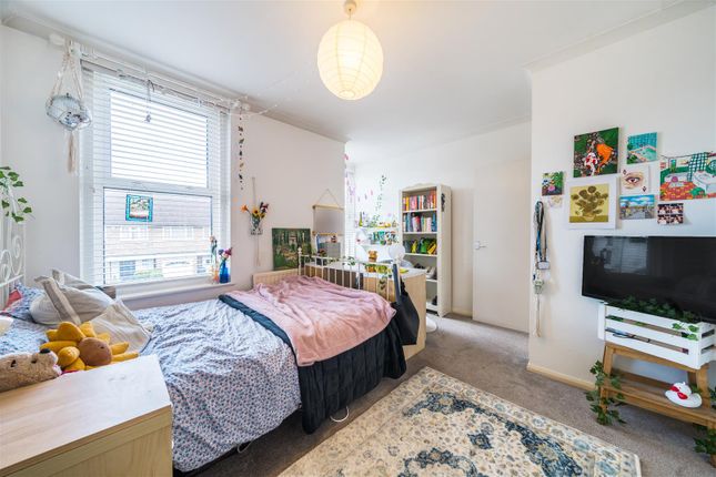 Flat to rent in Beaufort Road, Kingston Upon Thames