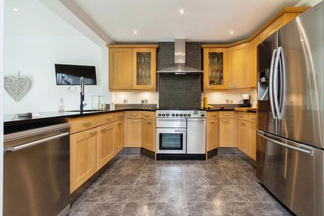 18, Glenside Close, Kenley photo 3