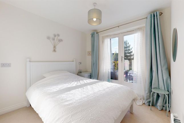 Flat for sale in Gyosei Gardens, Willen Park, Milton Keynes