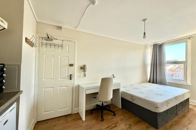 2, 6, Hogarth Road, London photo 4