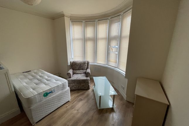 Studio to rent in 32 Winchester Avenue, Leicester, Leicestershire