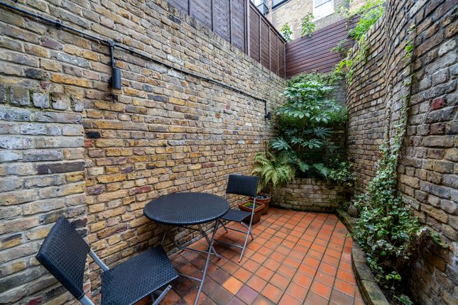 Thumbnail Flat for sale in Burnaby Street, London