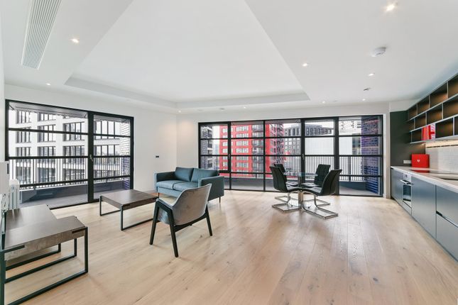 Flat for sale in Bridgewater House, London City Island, London