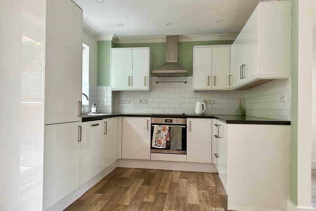 17 Flora Gardens, Helston photo 2