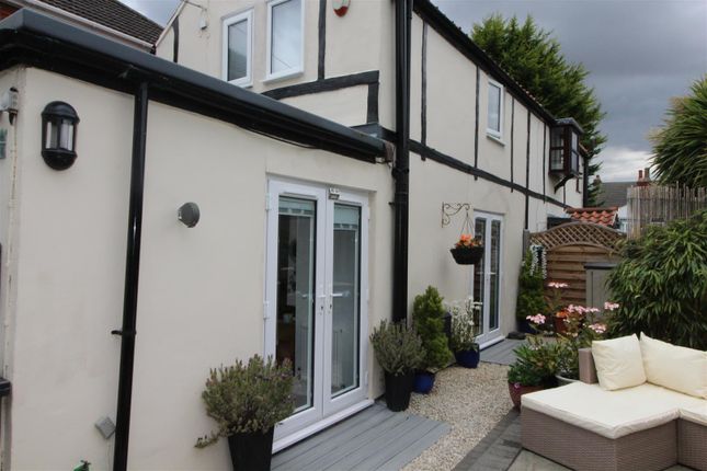 Thumbnail Cottage for sale in Highgate, Cleethorpes, N.E. Lincs