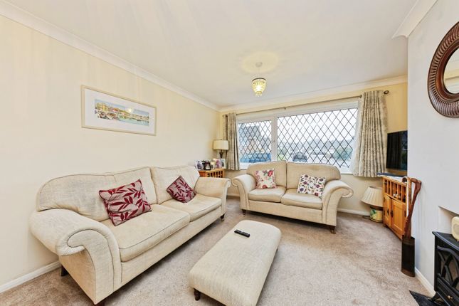 9, Chestnut Close, Dover photo 2