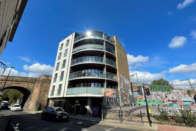 Studio flat on 25, St Pauls Way, London, £40,000