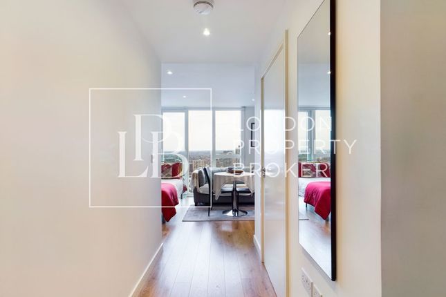 Flat 207 Pinnacle Apartments 11, Saffron Central Square, Croydon photo 3