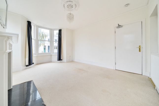 Flat 2, 9 Christchurch Villas,, Malvern Road, Gloucestershire photo 3