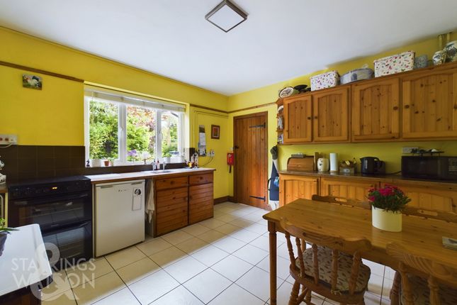 Cottage for sale in Buckenham Road, Strumpshaw, Norwich