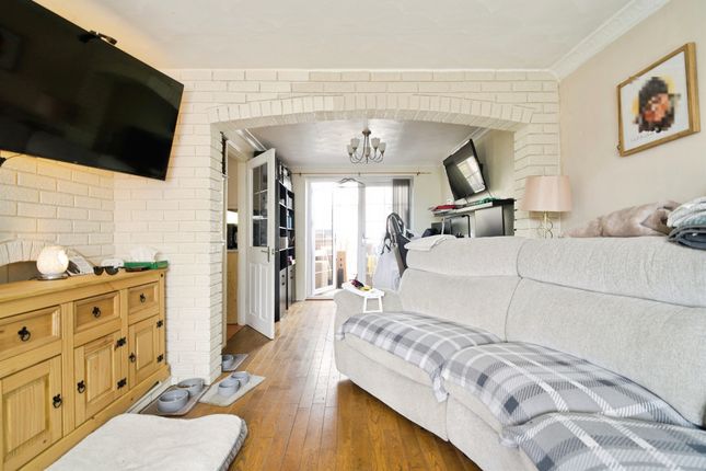 80, Doles Crescent, Barnsley photo 2