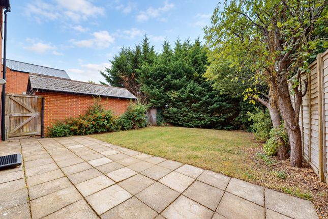 24, Nursery Gardens, Milton Keynes photo 3