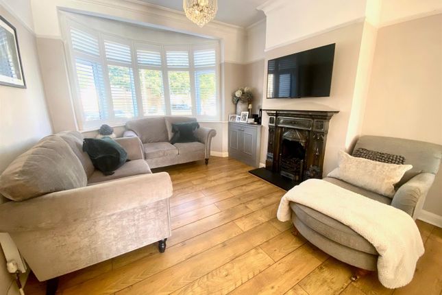 30, Brooker Road, Waltham Abbey photo 3