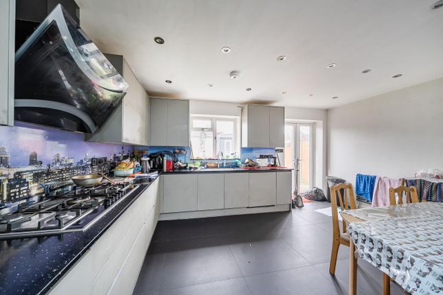 647, Honeypot Lane, Stanmore photo 3