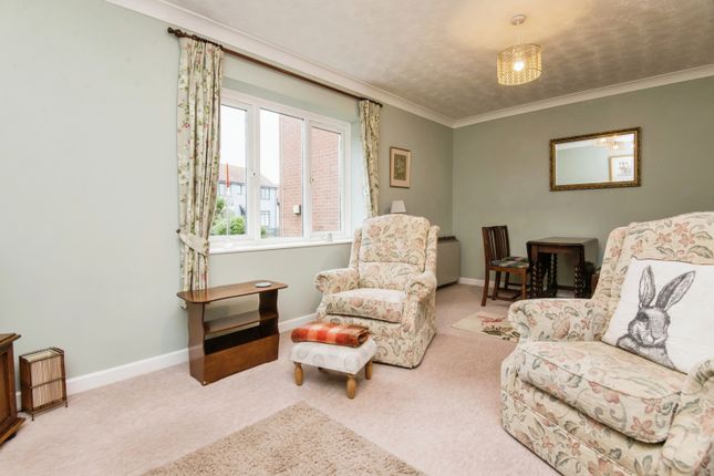 21, Cloverdale Court, Lyme Regis photo 3