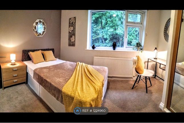 Calm And Relaxing Bedroom 6