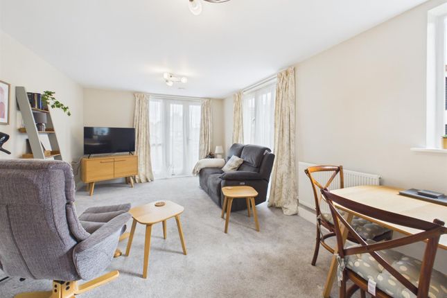 26, Drake House, Ruislip photo 3