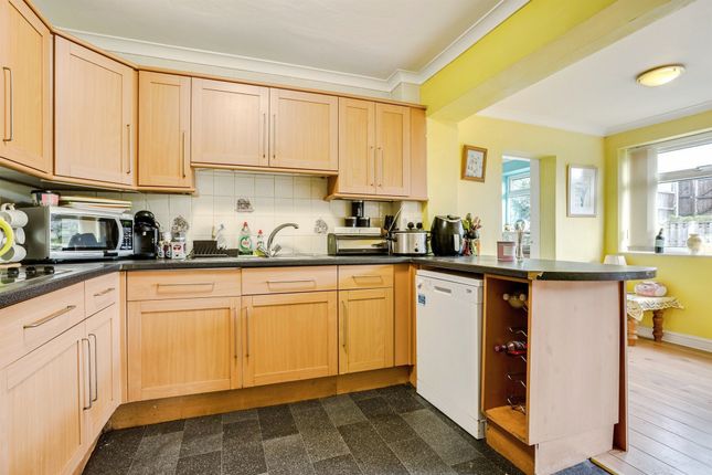 22, Stonecliffe Drive, Wakefield photo 3