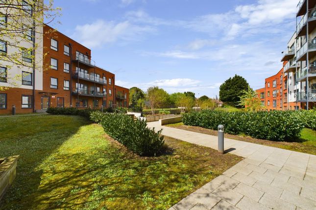 Flat for sale in Apex Apartments, Ifield Road, West Green, Crawley