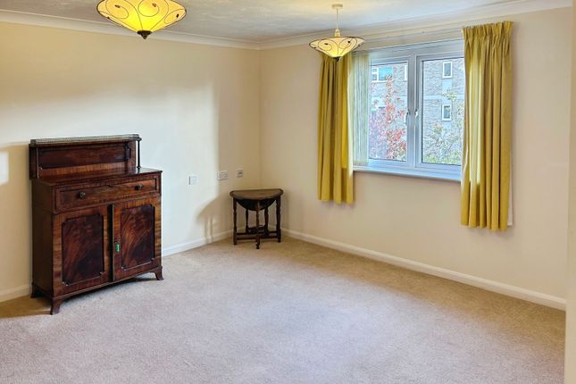 Bentley Court, Camberley photo 2