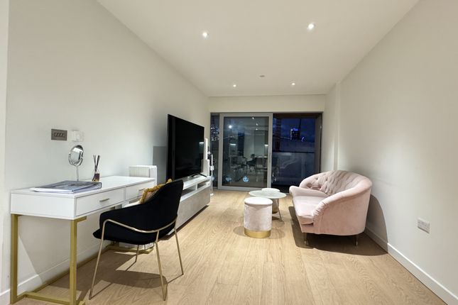 1-bed flat on Flat 903, 10 Cutter Lane, London, £595,000