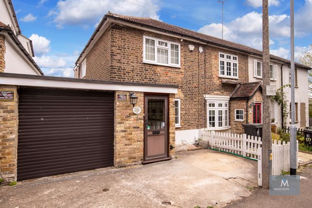 End terrace house to rent in Smarts Lane, Loughton, Essex