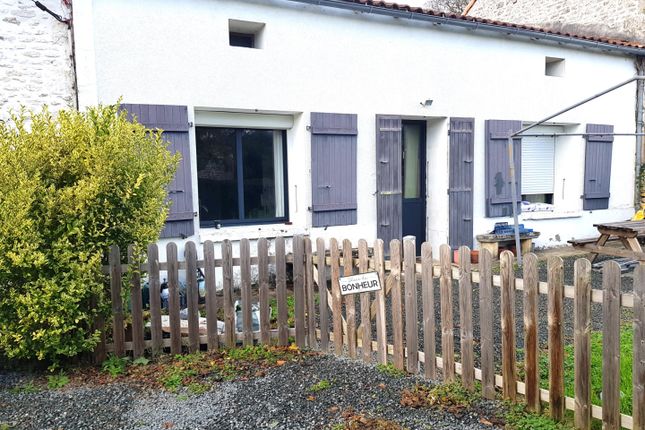 Property for sale in Saint-Porchaire, Poitou-Charentes, 17250, France