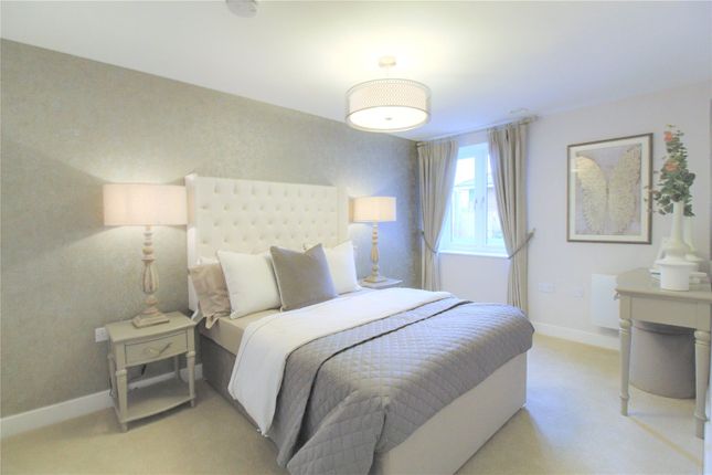 Flat for sale in Station Road, Hook, Hampshire