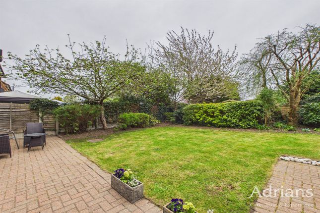 37, Park View Crescent, Chelmsford photo 2