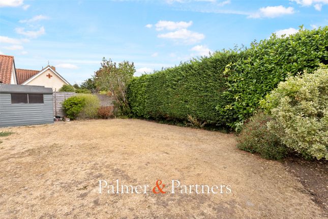 2, Trews Gardens, Colchester photo 4