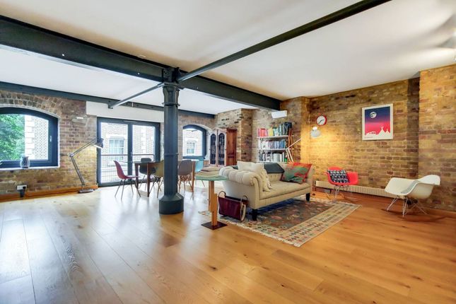 2 bed flat to rent in Wapping High Street, Wapping, London E1W
