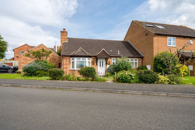 Thumbnail Bungalow for sale in Strensham Gate, Strensham, Worcester, Worcestershire