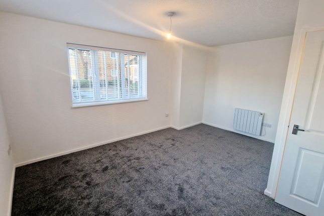 76, Peterborough photo 3